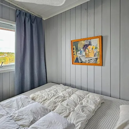 2 Bedroom Beautiful In * Gressvik