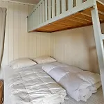 2 Bedroom Beautiful In Prázdninový dům *